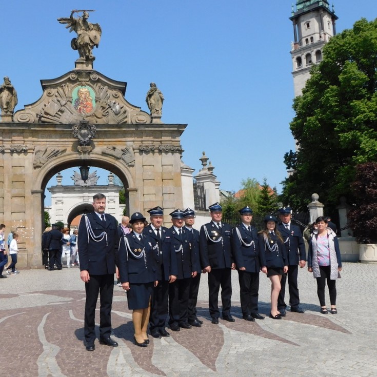 Strażacka Pielgrzymka Na Jasną Górę. Liczna Reprezentacja Strażaków ...